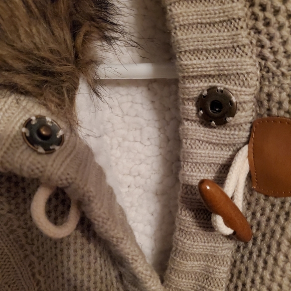 Maurices Sweater Vest With Faux Fur Collar - Picture 6 of 9